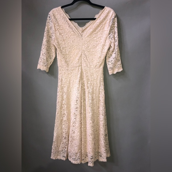 NWT Long-Sleeve A-Line Lace Dress Sz Small - Picture 2 of 4